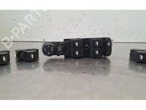 Used Switch Switch PEUGEOT 208 II (UB_, UP_, UW_, UJ_) 1.5 BlueHDI 100 (102 hp) 39892624 39892624