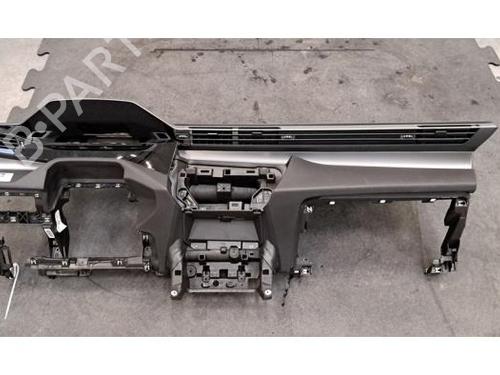 Instrumentbord Instrumentbord PEUGEOT 308 III (FB_, FH_, FP_, F3_, FM_) PureTech 130 (FPHNSL, FPHNST) (131 hp) 37479036 37479036