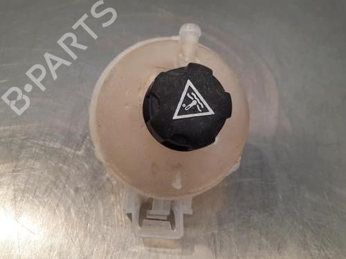 Used Expansion tank PEUGEOT 3008 II SUV (MC_, MR_, MJ_, M4_) 1.2 THP/ PureTech 130 (MRHNSM, MRHNSU, MRHNSJ, MRHNYW,... (131 hp) 23601025