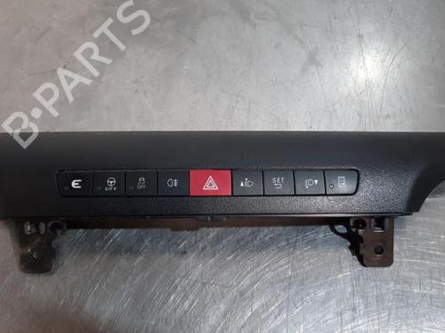 Pulsante luci di emergenza Pulsante luci di emergenza IVECO DAILY VI Van 33S14, 35S14, 35C14, 42S14 (136 hp) 37251707 37251707