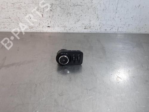 Used Headlight switch OPEL CORSA F (P2JO) 1.2 (68) (75 hp) 30195138
