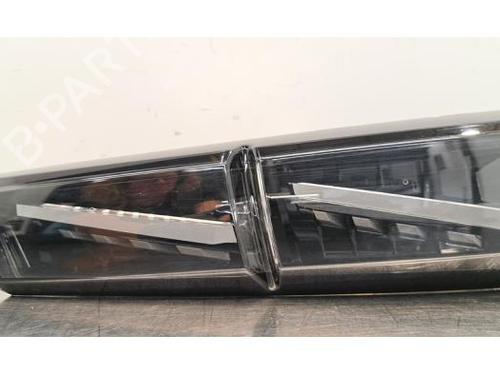 Used Left taillight PEUGEOT 308 III (FB_, FH_, FP_, F3_, FM_) PureTech 130 (FPHNSL, FPHNST) (131 hp) 27168635