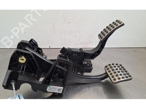 Used Pedal Pedal MERCEDES-BENZ CLA (C118) CLA 180 Mild-Hybrid (118.384) (136 hp) 40483403 40483403