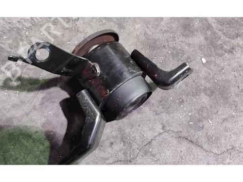 Used Engine mount TOYOTA YARIS (_P13_) 1.5 (NSP131_) (112 hp) 23643269