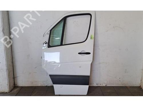 Used Left front door MERCEDES-BENZ SPRINTER 3,5-t Van (B906) 316 CDI (906.631, 906.633, 906.635, 906.637) (163 hp) 25843769