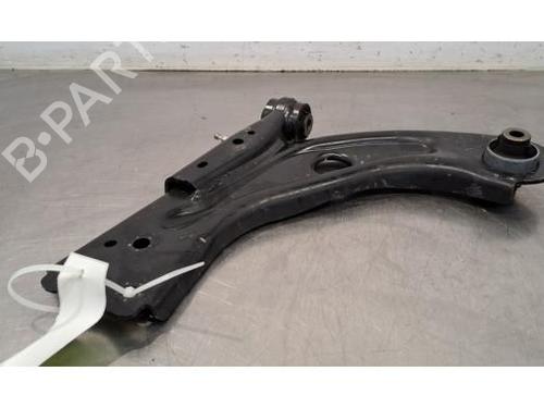 Used Right front suspension arm PEUGEOT 308 III (FB_, FH_, FP_, F3_, FM_) e-308 (FMZKWZ) (156 hp) 30365182