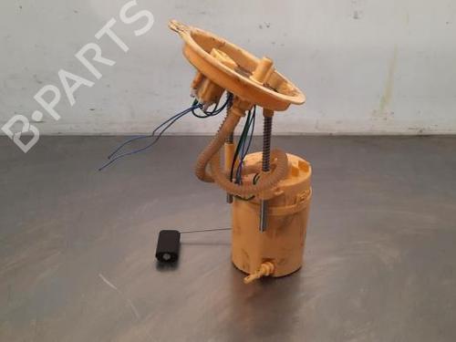 Used Fuel pump BMW X4 (F26) xDrive 30 d (258 hp) 23611057