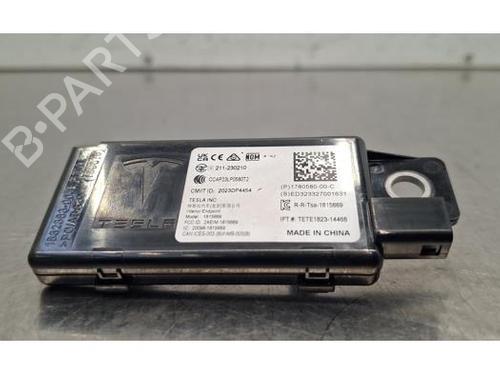 Used Electronic module Electronic module TESLA MODEL 3 (5YJ3) EV (283 hp) 40552496 40552496