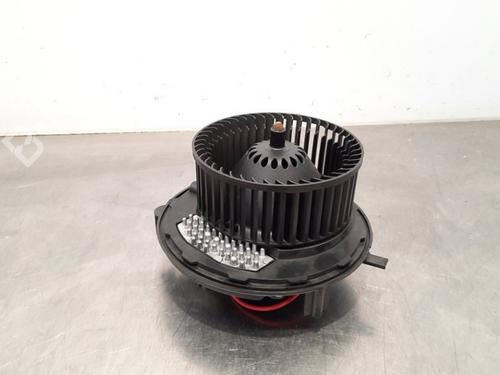 Used Heater blower motor AUDI Q2 (GAB, GAG) 1.6 TDI (115 hp) 15234553