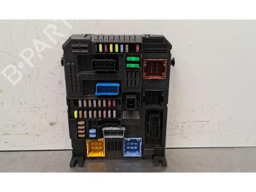 Used Fuse box Fuse box 36772564 36772564