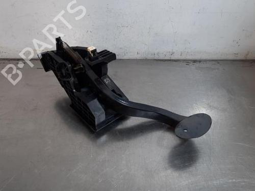Used Break pedal Break pedal BMW 1 (F40) 118 d (150 hp) 40050077 40050077