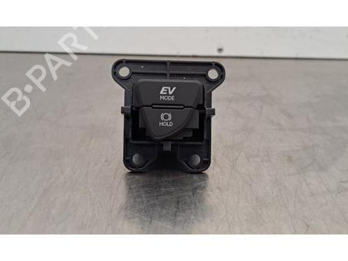 switch-lexus-ux-_aa1_-_ah1_-_ma1_-2018-32665300 main image