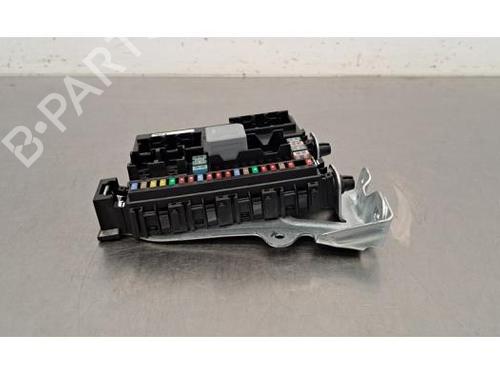 Used Fuse box LAND ROVER RANGE ROVER SPORT III (L461) 3.0 D350 MHEV AWD (351 hp) 28613374