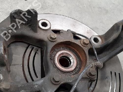 Used Left front steering knuckle LAND ROVER DISCOVERY IV (L319) 3.0 SDV6 4x4 (256 hp) 10877927