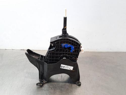 Used Gear lever RENAULT CLIO V (B7_) 1.0 TCe 90 (B7MT) (91 hp) 16917279