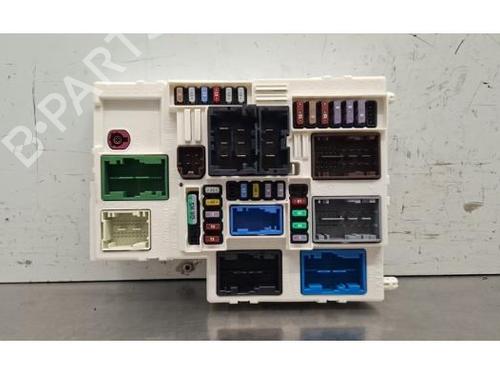 Used Fuse box Fuse box 39500111 39500111