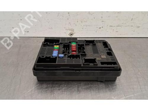 Used Fuse box Fuse box 38181558 38181558