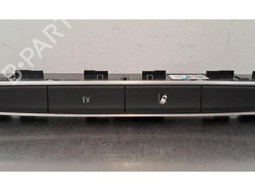 Used Switch RENAULT MEGANE IV Hatchback (B9A/M/N_) 1.6 E-TECH 160 (B9NH) (160 hp) 29871824