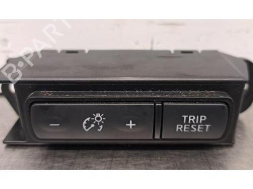 switch-nissan-leaf-ze1-2017-34254381 main image