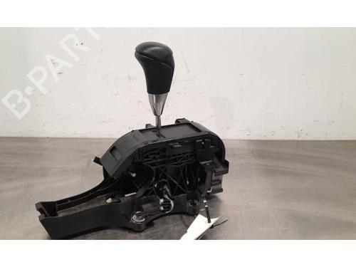 Used Gear lever TOYOTA HILUX VIII Pickup (_N1_) 2.8 TD 4WD (GUN126) (204 hp) 24231224