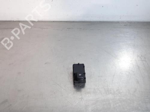 switch-mg-mg-zs-suv-azs1-2017-32376429 main image