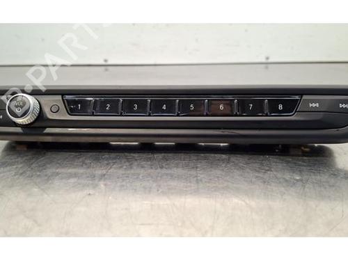 switch-bmw-1-f40-2019-32276788 main image