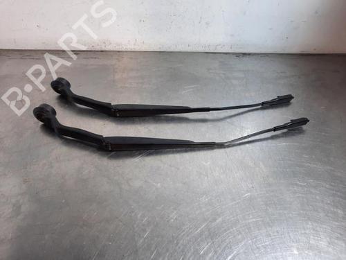 Used Front windshield wiper arm Front windshield wiper arm 37285325 37285325