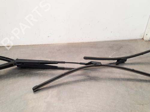 Used Front windshield wiper arm VW POLO VI (AW1, BZ1, AE1) 1.0 TSI (95 hp) 15236375