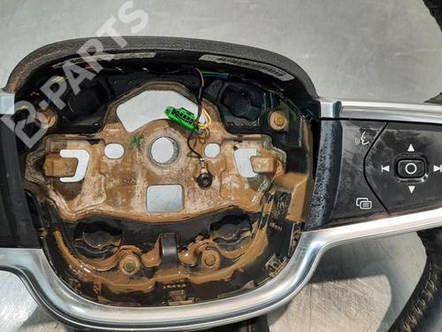 steering-wheel-volvo-xc40-536-d3-p32227629-3z34232238d-2017-10894507 main image