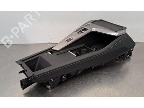 Used Middle console PEUGEOT 308 III (FB_, FH_, FP_, F3_, FM_) BlueHDi 130 (FBYHZL, FBYHZT) (131 hp) 30501217