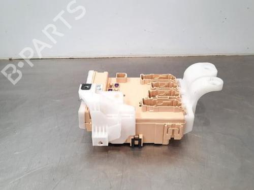 Used Fuse box TOYOTA AURIS Estate (_E18_) 1.3 (NRE180_) (99 hp) 18236633