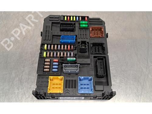 Fuse box PEUGEOT 308 II (LB_, LP_, LW_, LH_, L3_) 1.2 THP 130 | BP23642482E1 
