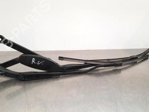 Used Front windshield wiper arm MERCEDES-BENZ GLC (X253) 250 4-matic (253.946) (211 hp) 23598023