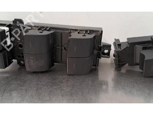 Used Switch TOYOTA C-HR (_X1_) 1.8 Hybrid (ZYX10_, ZYX11_, ZYX10R, ZYX11R) (122 hp) 30605140