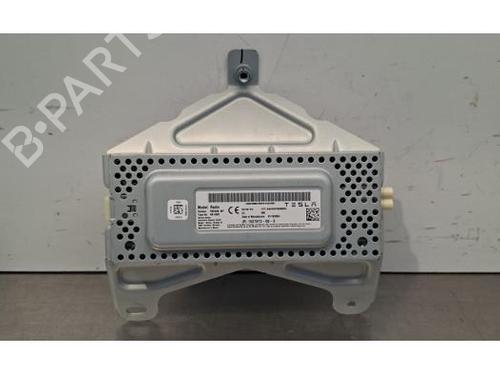 Used Electronic module Electronic module TESLA MODEL Y (5YJY) EV (340 hp) 33316456 33316456