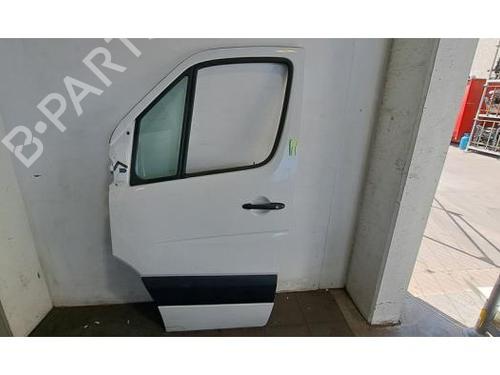 Used Left front door MERCEDES-BENZ SPRINTER 3,5-t Van (B906) 316 CDI (906.631, 906.633, 906.635, 906.637) (163 hp) 25905379