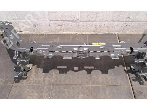 Used Crossmember JAGUAR E-PACE (X540) 2.0 D150 AWD (150 hp) 32158824