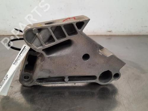 Used Engine mount SKODA KAROQ (NU7, ND7) 1.6 TDI (115 hp) 23622161