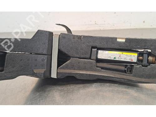 Used Jack Kit VW GOLF VIII (CD1, DA1) 1.5 eTSI (150 hp) 28966361