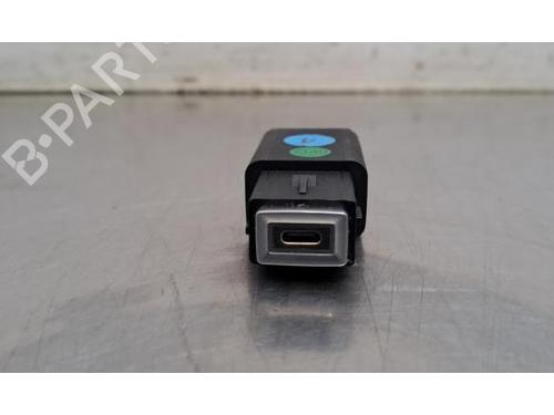 Used Electronic module Electronic module PEUGEOT 308 III (FB_, FH_, FP_, F3_, FM_) Hybrid 180 (F3DGXT, F3DGMH) (181 hp) 35997461 35997461