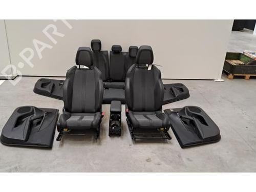 Ensemble sièges Ensemble sièges PEUGEOT 2008 II (UD_, US_, UY_, UJ_, UR_, UC_) 1.2 Hybrid 136 (URHPYC, USHPY) (136 hp) 35746592 35746592
