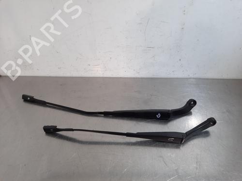 Used Front windshield wiper arm AUDI A3 (8V1, 8VK) 2.0 TDI (150 hp) 17113823