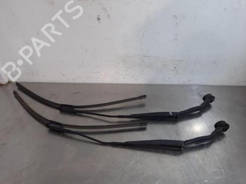 Used Front windshield wiper arm FORD KUGA II (DM2) 1.6 EcoBoost (150 hp) 23580493