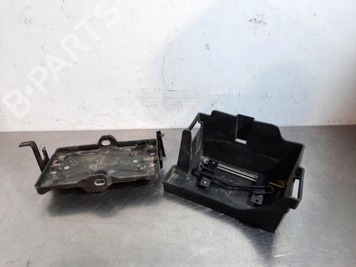 Used Support MITSUBISHI PAJERO IV (V8_W, V9_W) 3.2 DI-D 4WD (V98W, V88W) (200 hp) 17115136