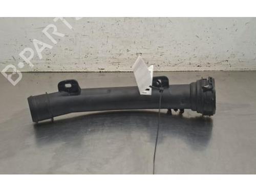 Used Intercooler pipe Intercooler pipe PEUGEOT 3008 II SUV (MC_, MR_, MJ_, M4_) 1.2 THP/ PureTech 130 (MRHNSM, MRHNSU, MRHNSJ, MRHNYW,... (131 hp) 40517815 40517815
