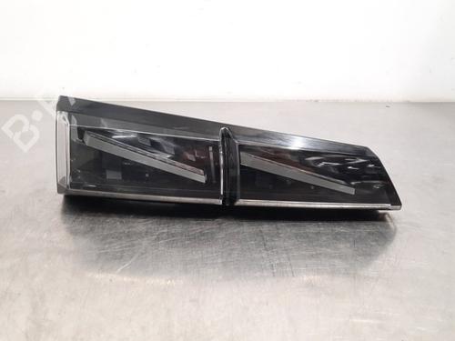 Used Left taillight PEUGEOT 308 III (FB_, FH_, FP_, F3_, FM_) BlueHDi 130 (FBYHZL, FBYHZT) (131 hp) 15793239