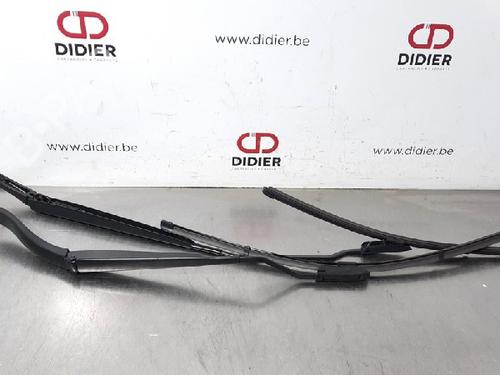 Used Front windshield wiper arm RENAULT MEGANE IV Grandtour (K9A/M/N_) 1.3 TCe 115 (K9N9) (116 hp) 15020097
