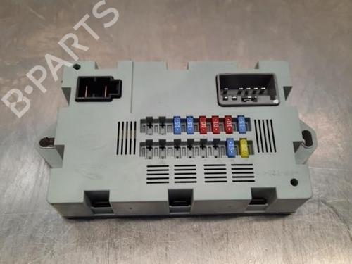 Used Fuse box LAND ROVER DISCOVERY V (L462) 2.0 Sd4 4x4 (241 hp) 23630587
