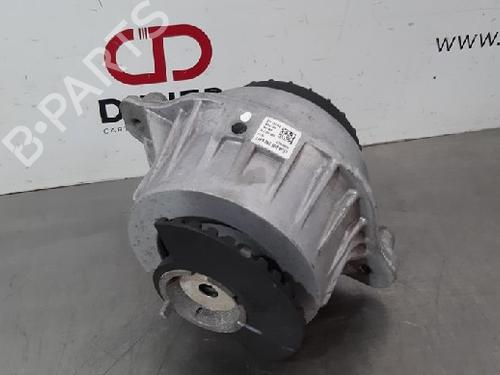 Used Engine mount MERCEDES-BENZ C-CLASS (W205) C 180 BlueTEC / d (205.036) (116 hp) 10873197