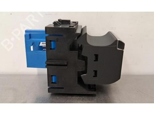Switch PEUGEOT 3008 II SUV (MC_, MR_, MJ_, M4_) 1.5 BlueHDi 130 | BP29214853I30 